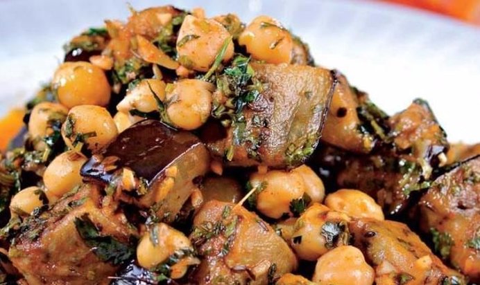 Салат из баклажанов и нута