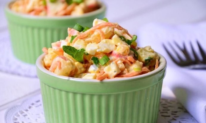 Салат с морковью по-корейски и крабовыми палочками