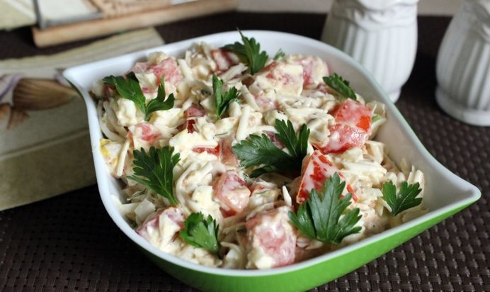 Салат с консервированным тунцом и плавленным сыром