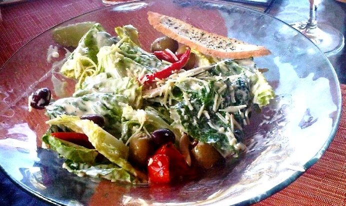 Салат Цезарь с оливками