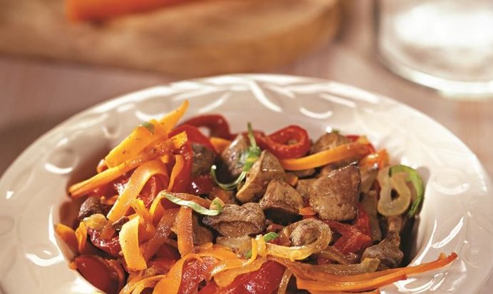 Салат с куриной печенкой