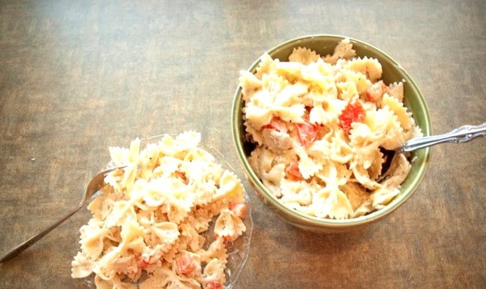 Салат с макаронами и тунцом