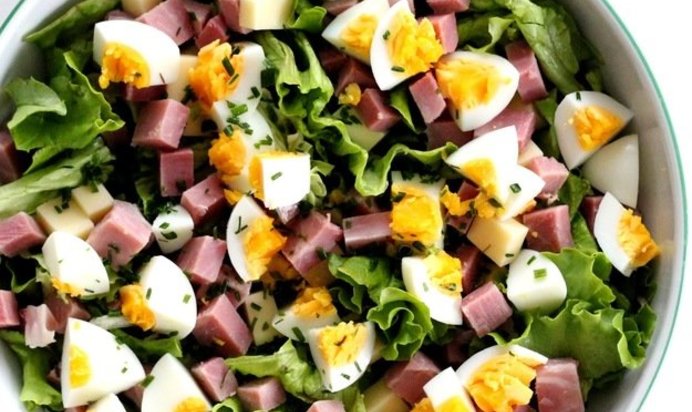 Салат с ветчиной и яйцами