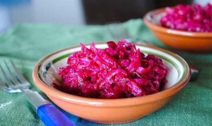 Салат из сырой свеклы