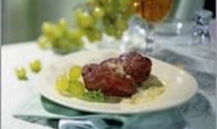 Телячья печенка с белым виноградом и мускатом