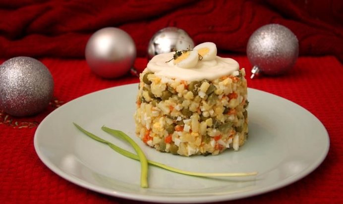 Праздничный Оливье с курицей