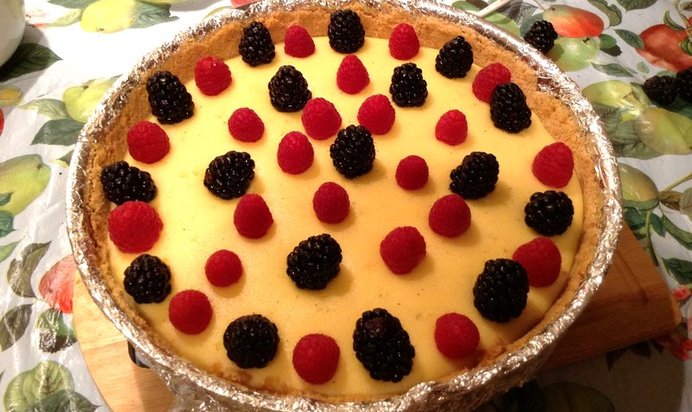 Ванильный чизкейк с ягодами на водяной бане