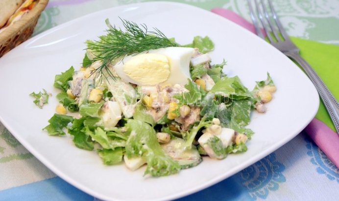 Салат с тунцом и кукурузой