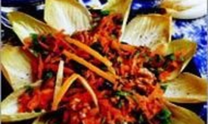 Салат из цикория, моркови и кресса водяного