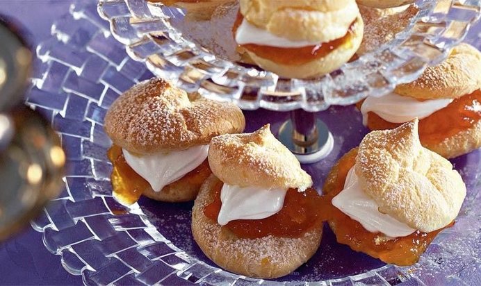 Профитроли с апельсиновым желе