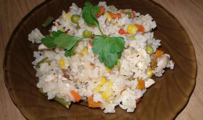 Ризотто с курицей и замороженными овощами