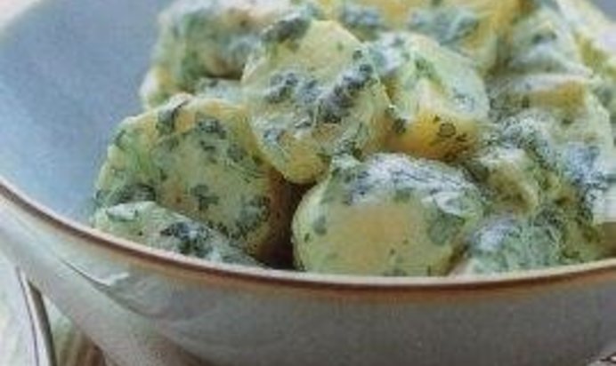 Картофельный салат с манго и курицей