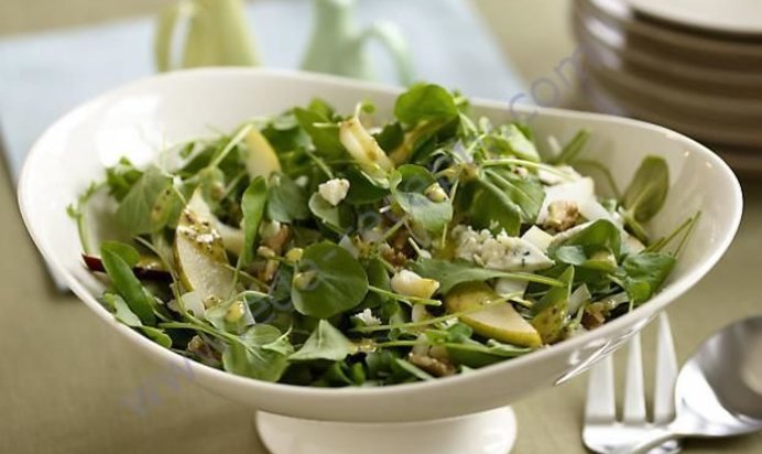 Салат с сыром и грушами