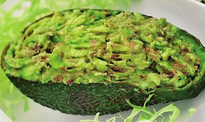 Салат из авокадо с тунцом