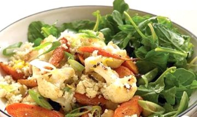 Салат с крупой и жареными овощами