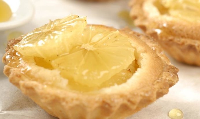 Песочные пирожные с лимонной начинкой