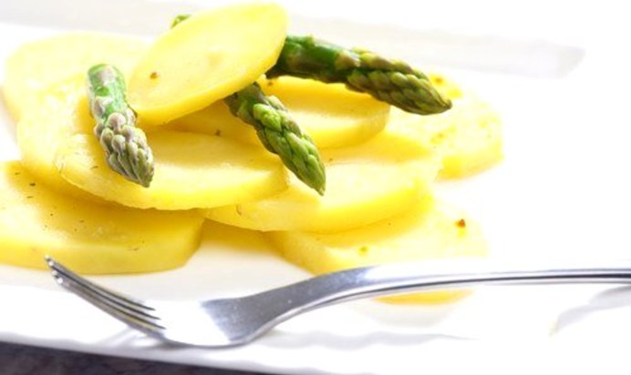 Картофельный салат со спаржей по‑деревенски