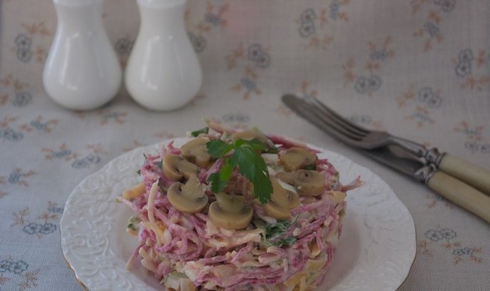 Салат с сыром и овощами