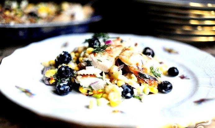 Куриный салат с сыром фета и кукурузой