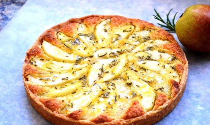 Грушевый пирог с розмарином