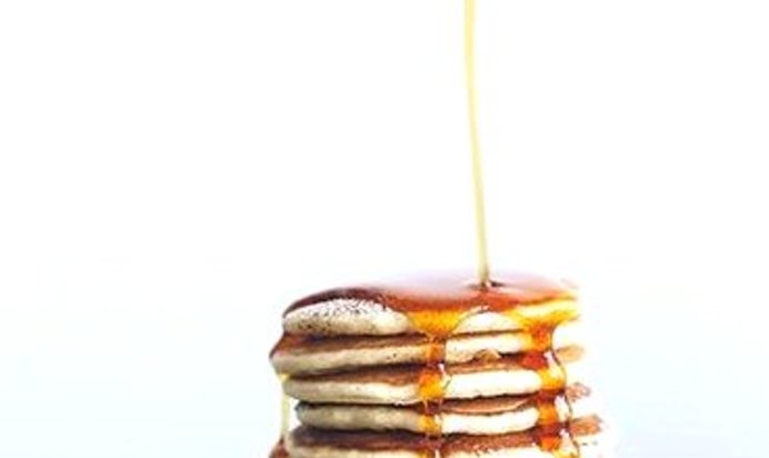 Канадские панкейки с кленовым сиропом