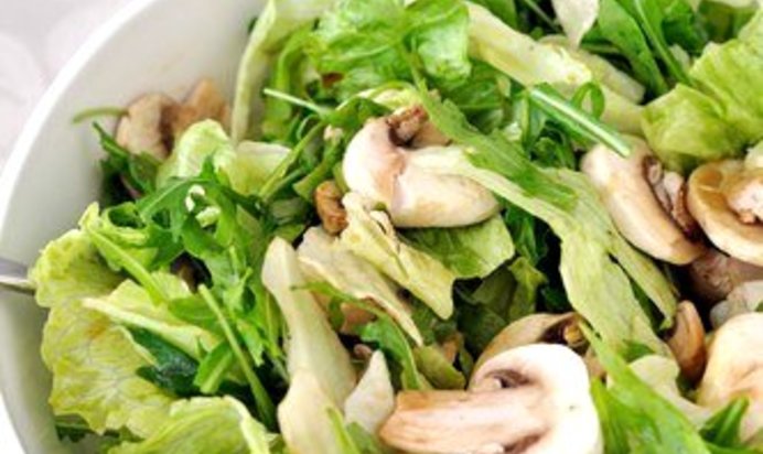 Грибной салат с латуком и тимьяном