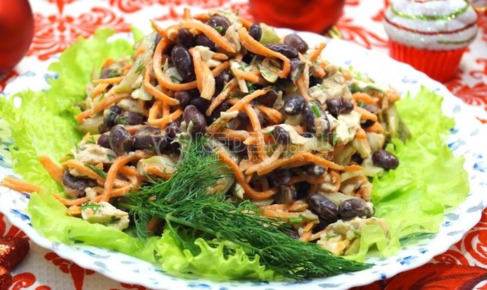 Вкусный салат с фасолью