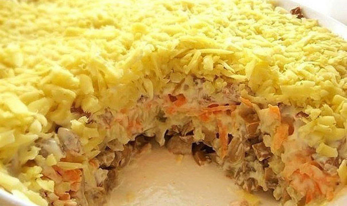 Слоеный салат с грибами