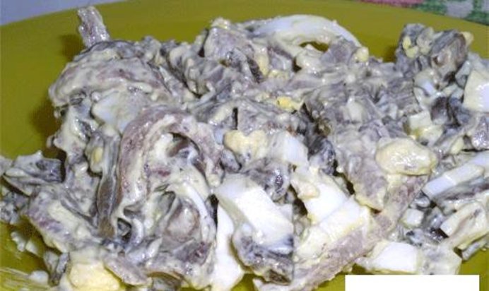 Салат из языка с орехами