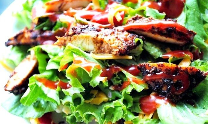 Салат с курицей-гриль