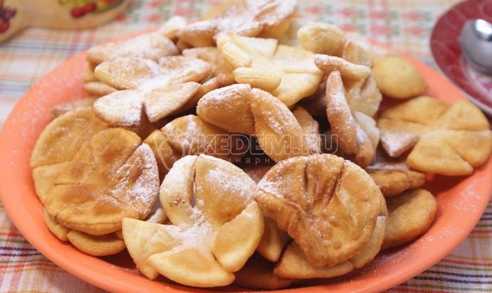 Карамельные роллы с орехами