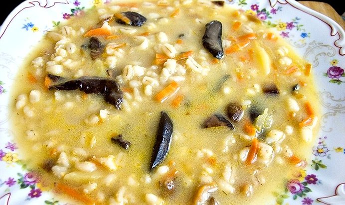Перловка с сушеными грибами
