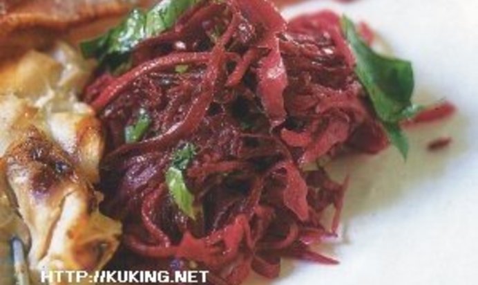 Капустный салат со свеклой