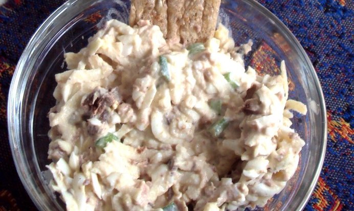 Салат из тунца с сельдереем