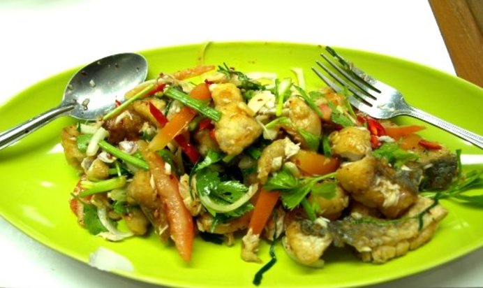 Салат из жареной рыбы