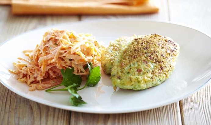 Котлеты из рыбы с морковным салатом