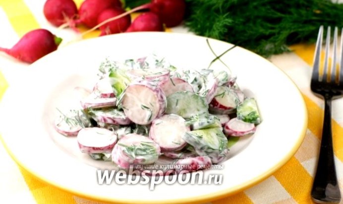 Салат с редисом и огурцами