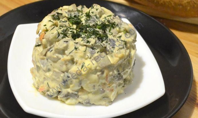 Салат Елена из печени с сушеными грибами