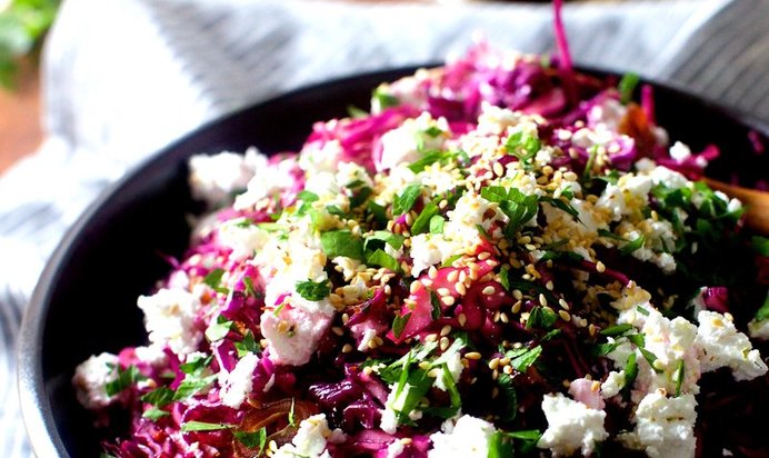 Салат из молодой капусты