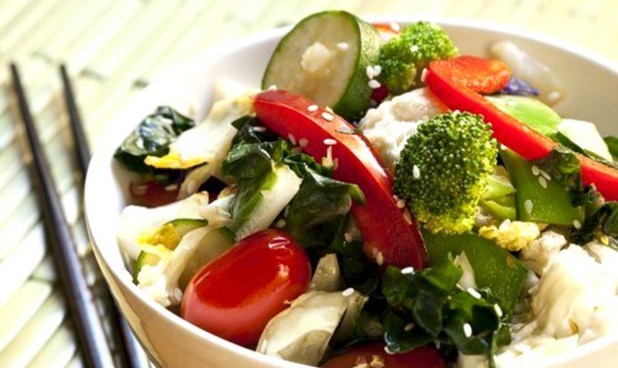 Салат из горячих овощей с паприкой