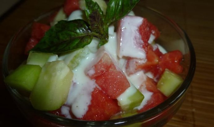 Арбузный салат с пряной заправкой