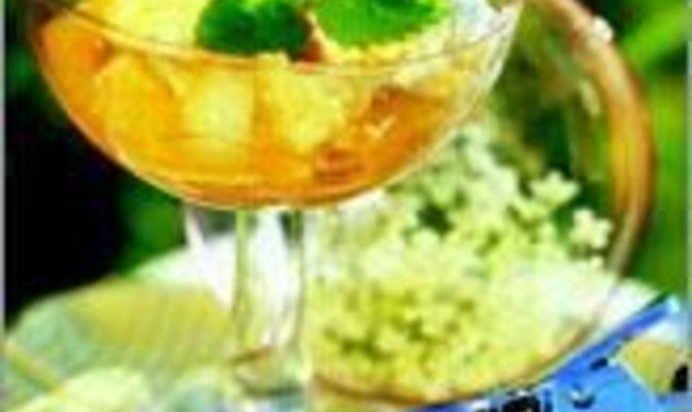 Фруктовый салат с мороженым