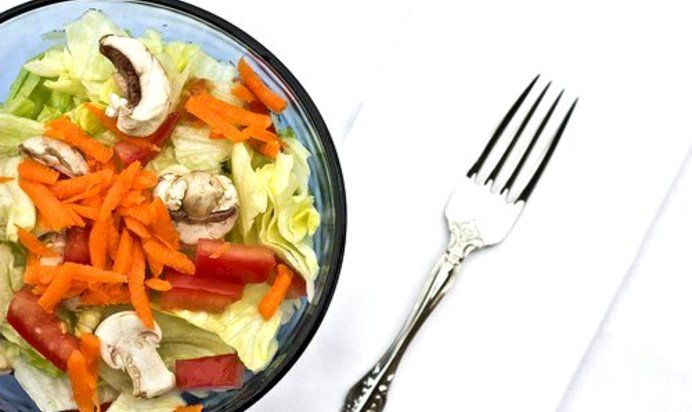 Салат из моркови и грибов