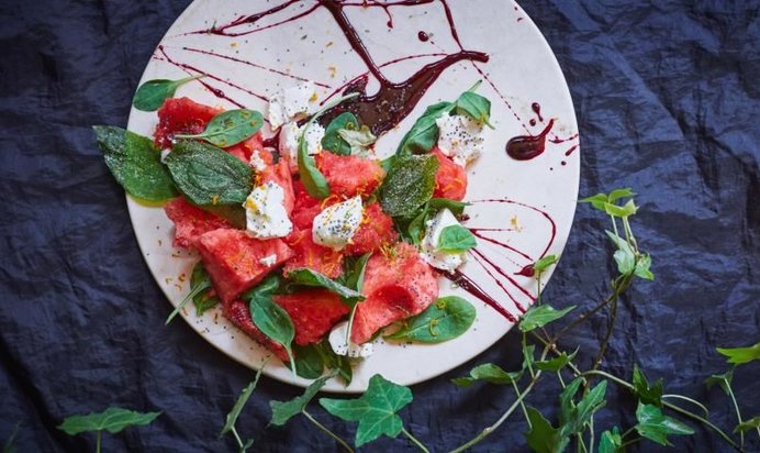 Салат с арбузом и сыром Рикотта