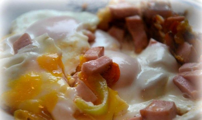 Яичница ароматная с чесноком