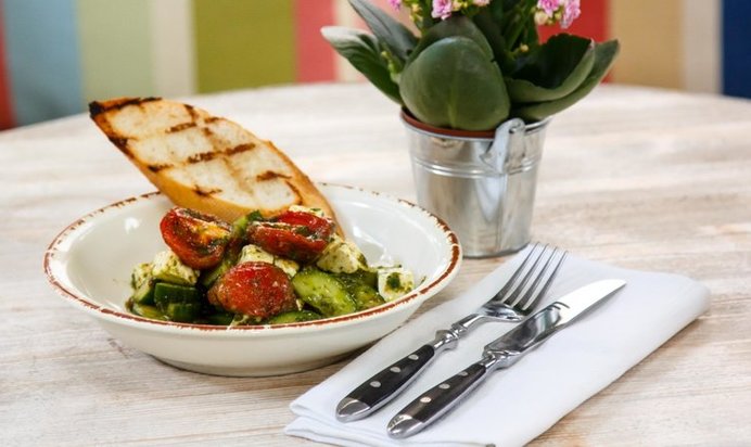 Салат с языком и овощами