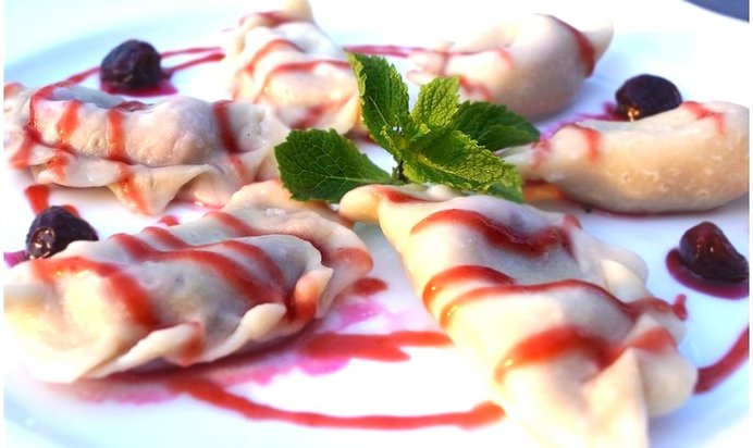 Постные вареники с вишней