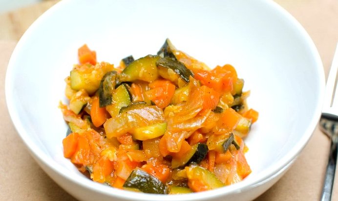 Теплый салат с цукини