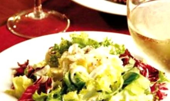 Зимний салат со свежей зеленью