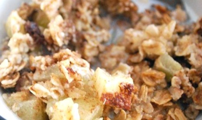 Запеченная овсянка с яблоками и специями